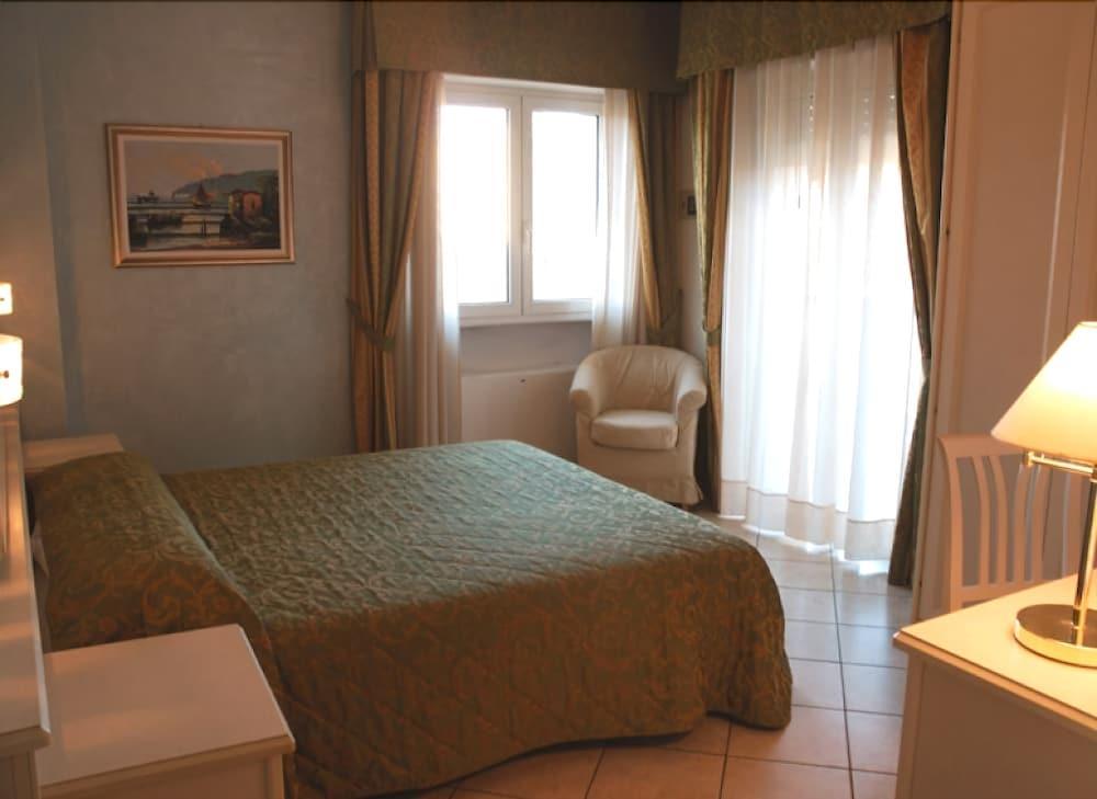 Hotel Residence Veliero Riccione Exterior foto