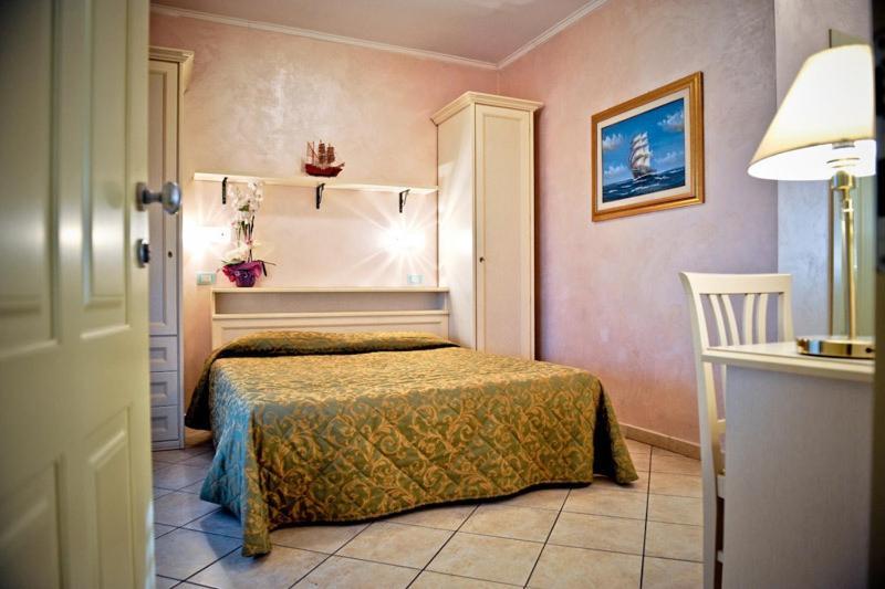 Hotel Residence Veliero Riccione Zimmer foto