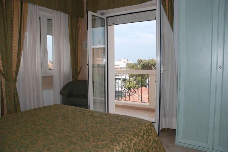 Hotel Residence Veliero Riccione Exterior foto
